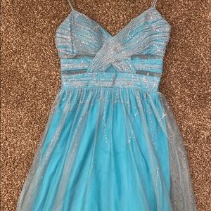 BEAUTIFUL ELSA INSPIRED “HAILEY LOGAN” PROM DRESS